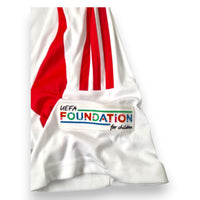 Dettaglio patch UEFA Foundation for Children – maglia Italia Away 2024 Adidas