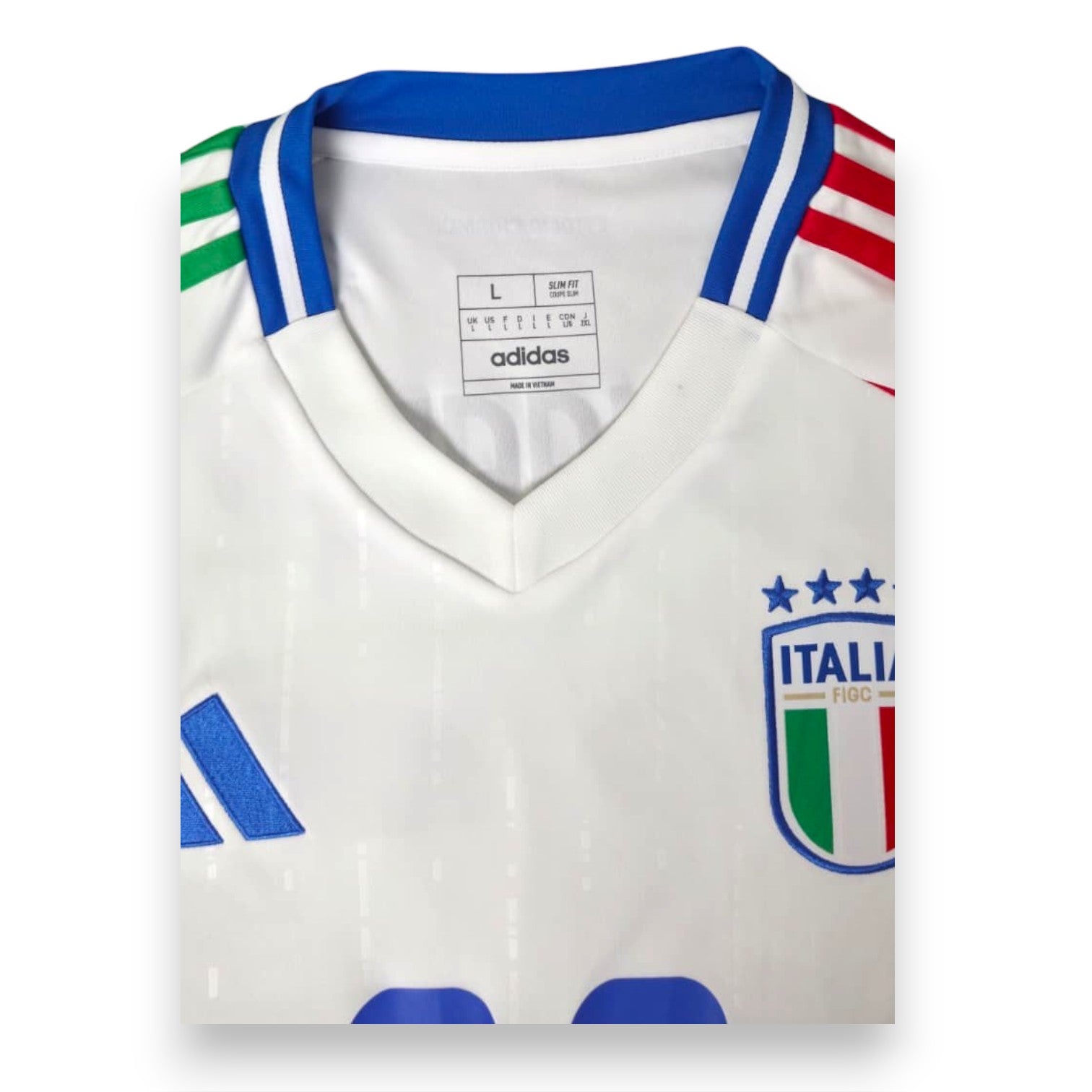 Dettaglio colletto e taglia L – maglia Italia Away 2024 Adidas El Shaarawy