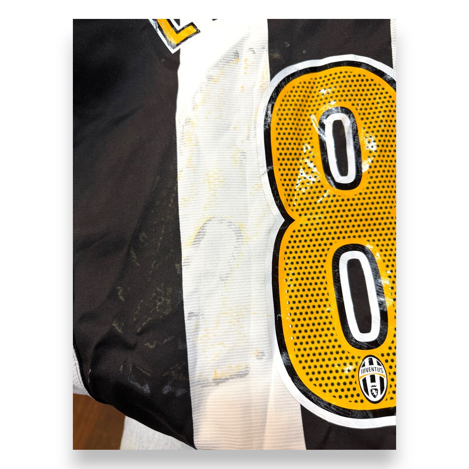 Dettaglio spalla e numero 8 – maglia Juventus Home 2004-05 Nike Emerson