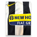 Dettaglio sponsor New Holland Fiat Group – maglia Juventus Home 2009-10 Nike