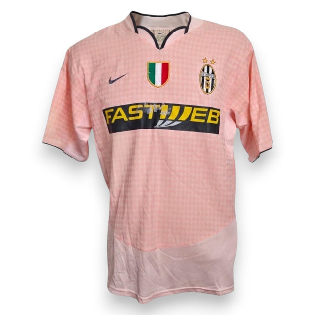 Fronte maglia Juventus Away 2003-04 Store – Nike rosa pattern scacchi – sponsor Fastweb – scudetto tricolore – due stelle