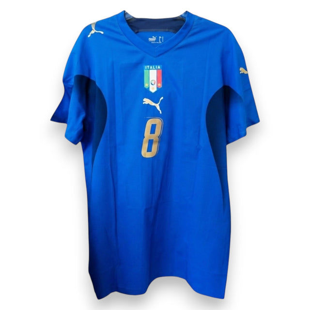 Fronte maglia Italia Home 2006 Player Issued numero 8 Gattuso – scudo FIGC 3 stelle – Puma – FIFA World Cup Germany 2006