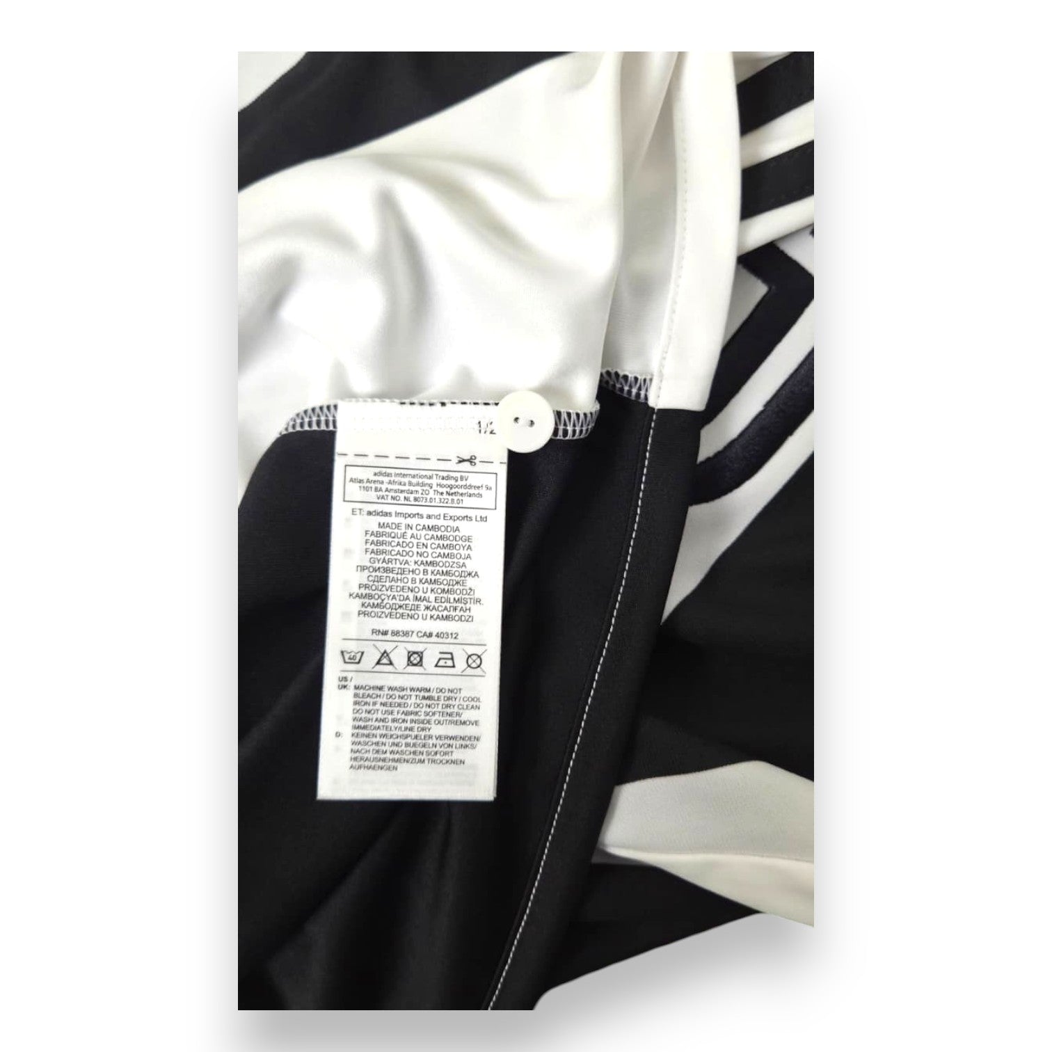 Etichetta Adidas Made in Cambodia – maglia Juventus Home 2017-18 Higuain