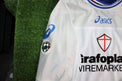 Dettaglio macchie da conservazione fianco maglia Sampdoria Away 2001-02 Player Issued – sponsor Grafoplast Wiremarkets – patch Lega Calcio – Asics taglia XL