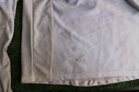 Dettaglio aloni e macchie da conservazione retro maglia Sampdoria Away 2001-02 Player Issued – tessuto bianco Asics – condizioni Good