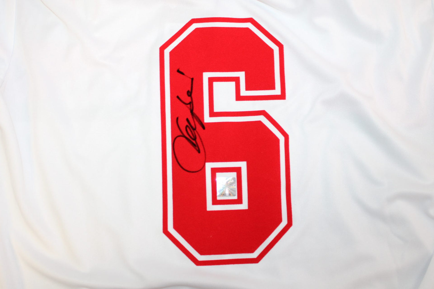 Dettaglio autografo originale Franco Baresi replica maglia Milan Away 1988-89 – firma in nero su numero 6