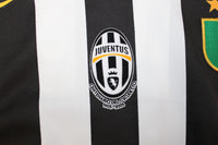 Dettaglio stemma centrato e patch celebrativa centenario primo Scudetto Juventus 1905-2005 maglia Manuele Blasi Player Issued