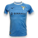Fronte maglia Lazio Home 2022-23 Mizuno – sponsor Binance – stemma aquila Olimpia