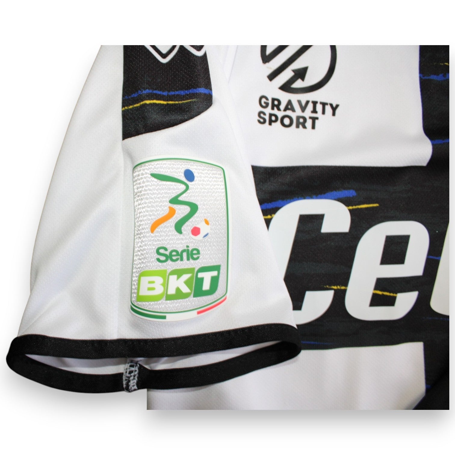 Patch Serie BKT maglia Parma Calcio 2021-22 Erreà – dettaglio manica – sponsor Gravity Sport – Player Issued Kyle Krause N.1