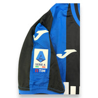 Dettaglio patch Serie A TIM maglia Atalanta BC Home 2022-23 Store Lookman – Joma