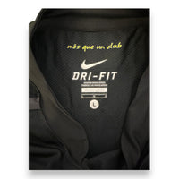 Etichetta colletto Nike Dri-Fit taglia L e motto més que un club maglia Barcelona 2011-12