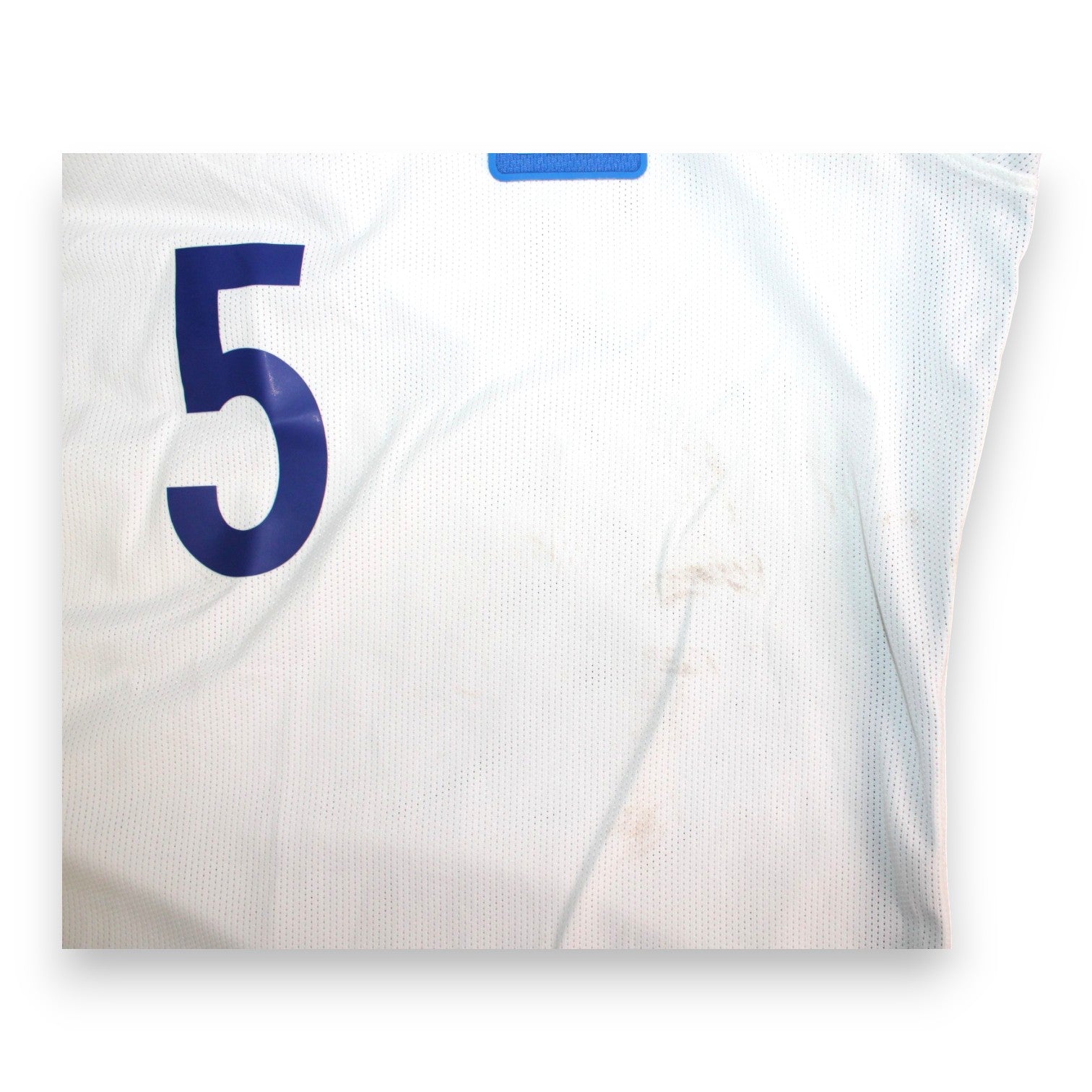 Dettaglio fronte maglia Grecia 2016-17 Player Issued numero 5 Moras – condizioni da verificare – piccole macchie sul tessuto bianco