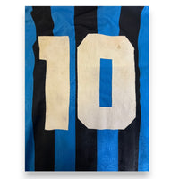 Dettaglio numero 10 Player Issued maglia Inter 1993-94 Umbro – feltro bianco cucito – finitura fornitura squadra