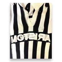 Dettaglio fronte maglia Juventus Home 1985-86 Kappa Ariston – colletto a V panna con bottone – fornitura squadra vintage