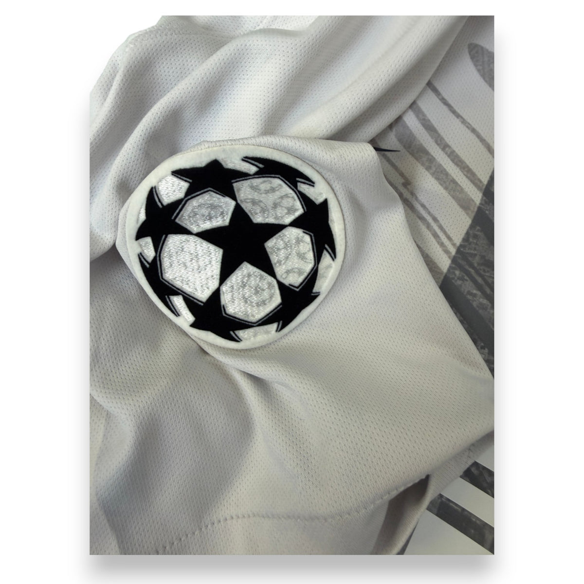 Patch Starball UEFA Champions League sulla manica maglia Inter Third 2018-19 Nainggolan