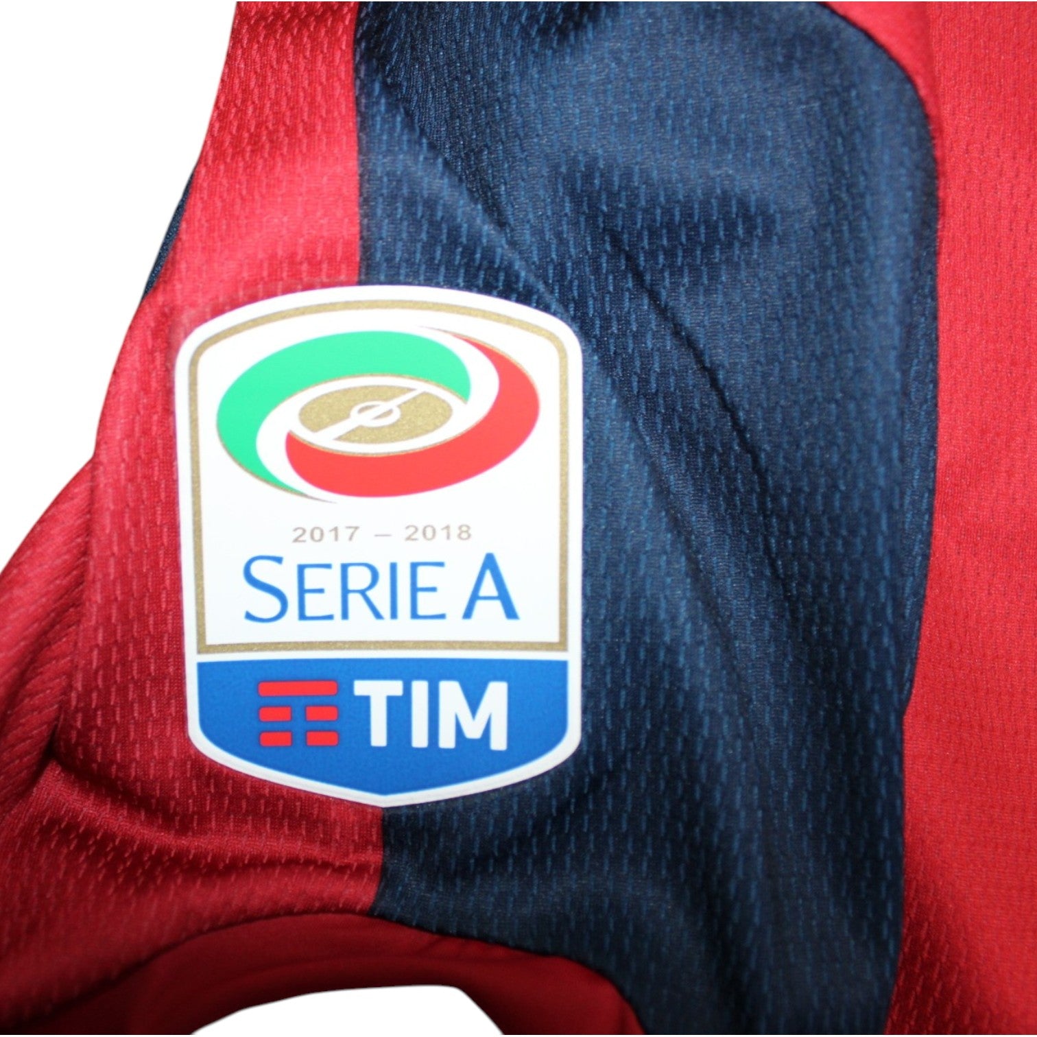 Dettaglio patch ufficiale Serie A TIM 2017-18 maglia Genoa Player Issued – stagione 2017/2018