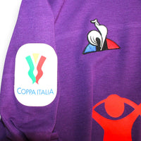 Dettaglio patch Coppa Italia e logo Le Coq Sportif maglia Fiorentina 2018-19 Player Issued – stagione ufficiale