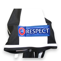 Dettaglio patch UEFA Respect maglia Juventus Home 2016-17 Player Issued – versione gara europea ufficiale