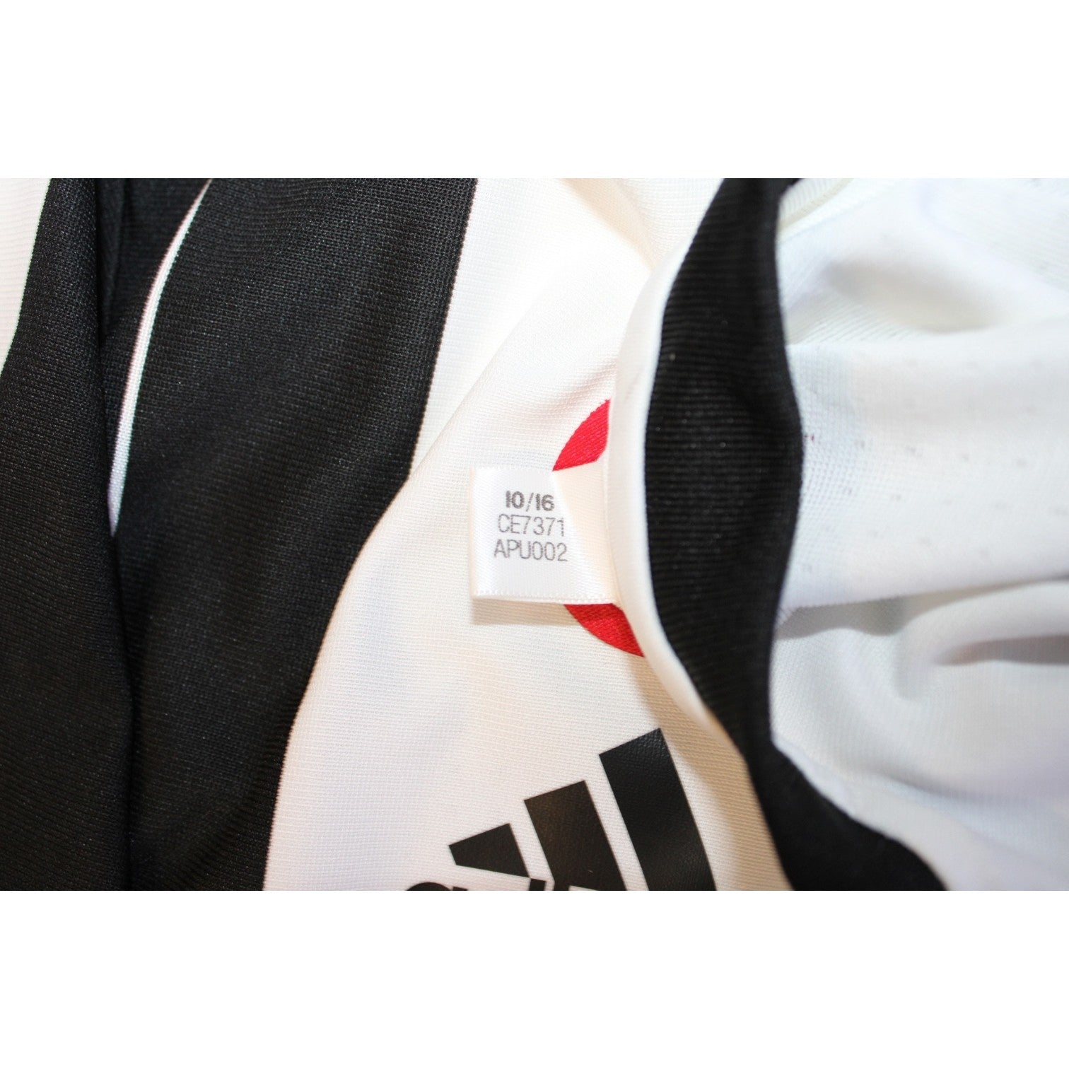 Etichetta lotto 10/16 maglia Juventus 2016-17 Player Issued – data produzione ottobre 2016 – codice CE7371 APU002