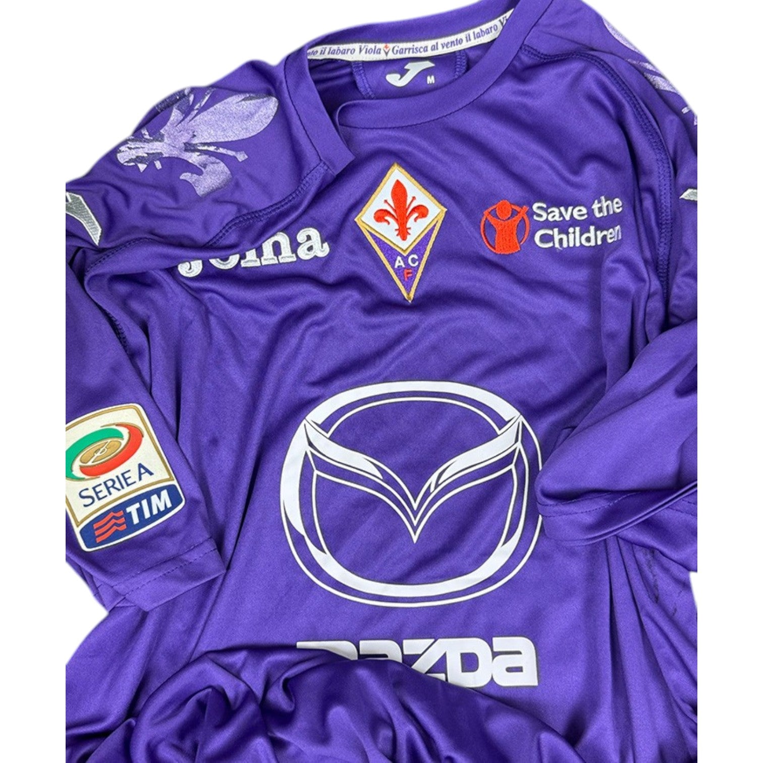 Dettaglio fronte maglia Fiorentina 2012-13 Player Issued – patch Serie A TIM – stemma ACF Fiorentina – sponsor Save the Children