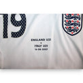 Dettaglio stampa partita England U21 v Italy U21 14-06-2007 – maglia Inghilterra Player Issued Derbyshire – stemma Three Lions