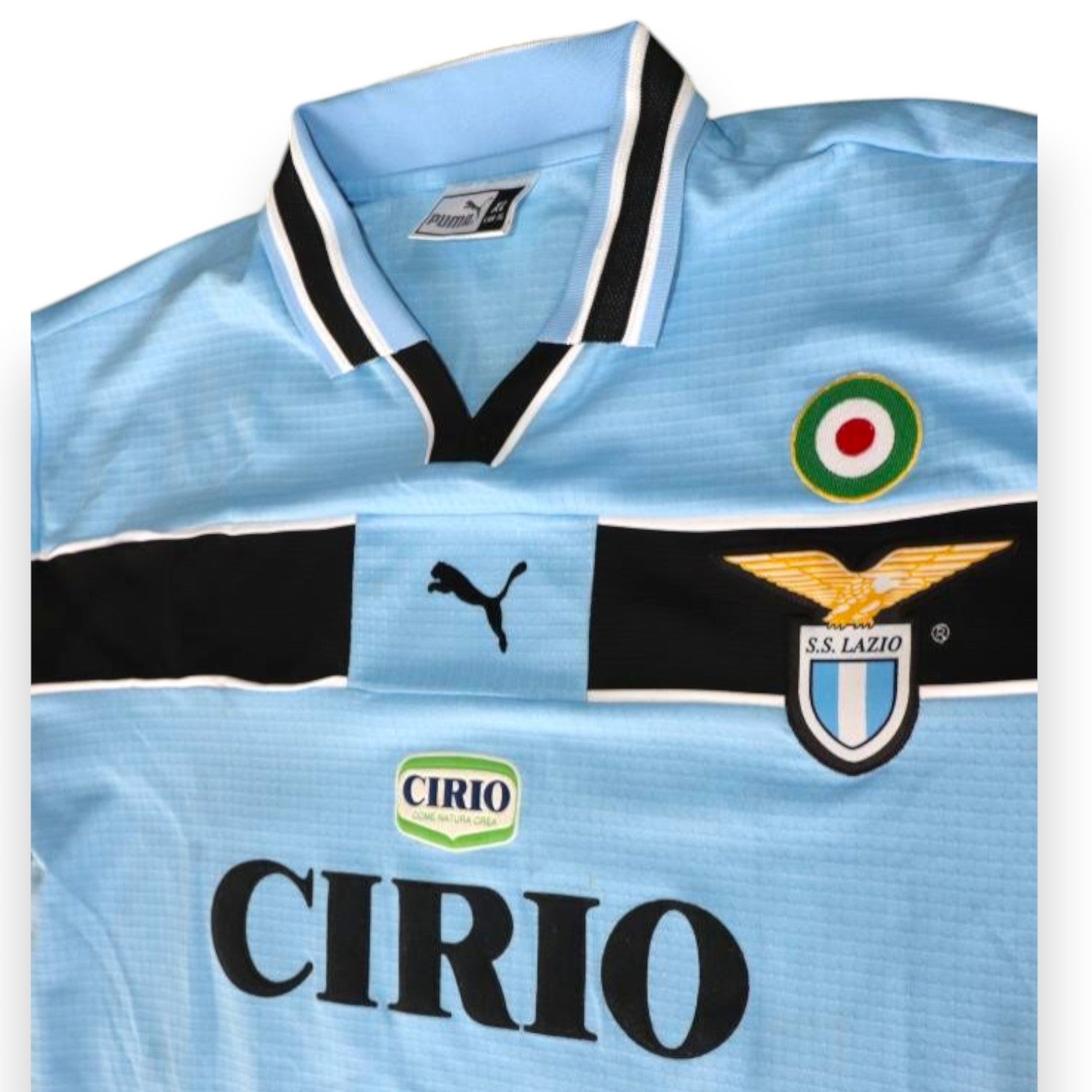 Dettaglio coccarda Coppa Italia maglia SS Lazio 1998-99 Player Issued Roberto Mancini – Puma – finitura da gara