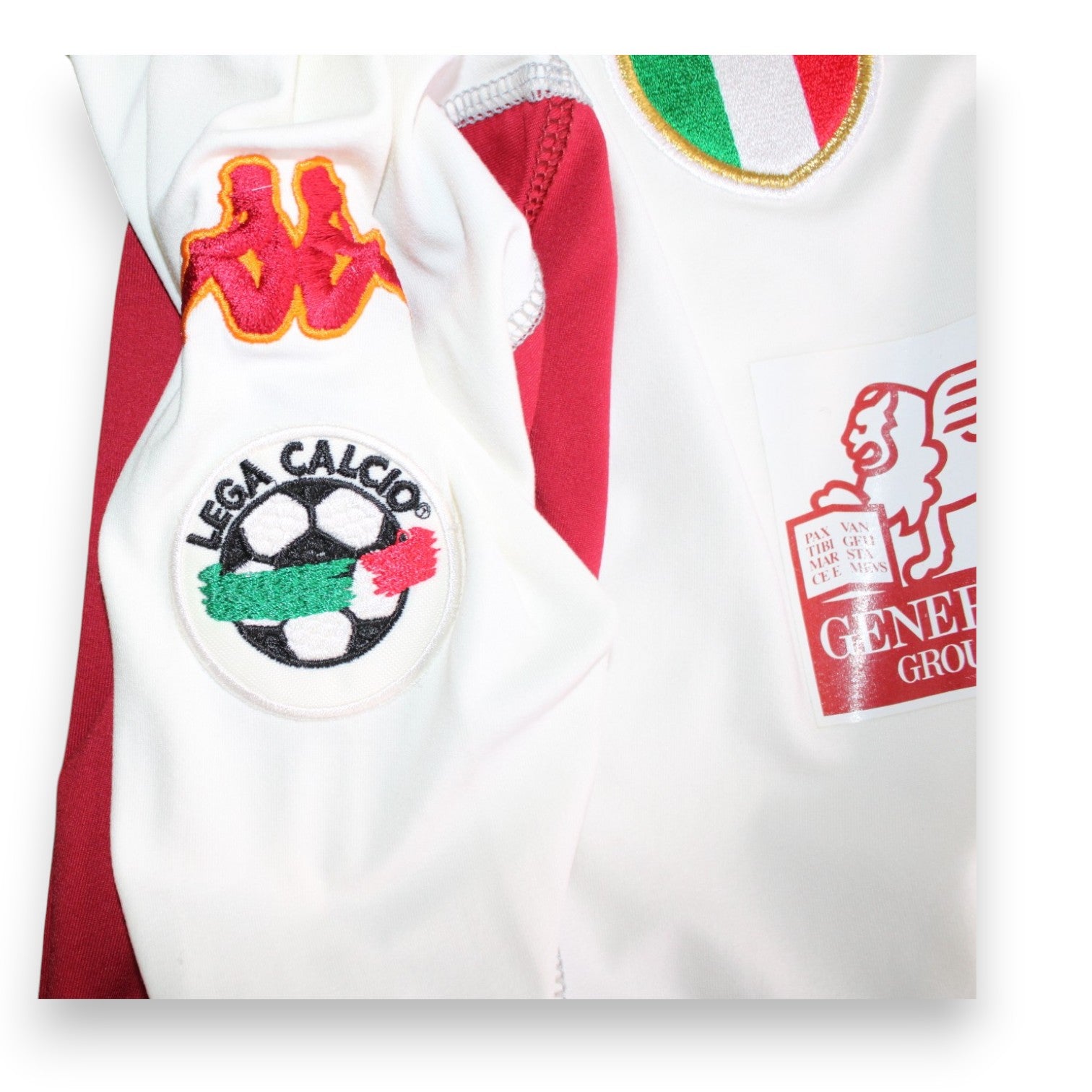 Dettaglio patch Lega Calcio e logo Kappa maglia Roma Away 2001-02 Player Issued – Scudetto tricolore – sponsor INA Generali Group