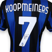 Dettaglio autografo originale Teun Koopmeiners maglia Atalanta Home 2023-24 – firma sul retro – numero 7 – Joma