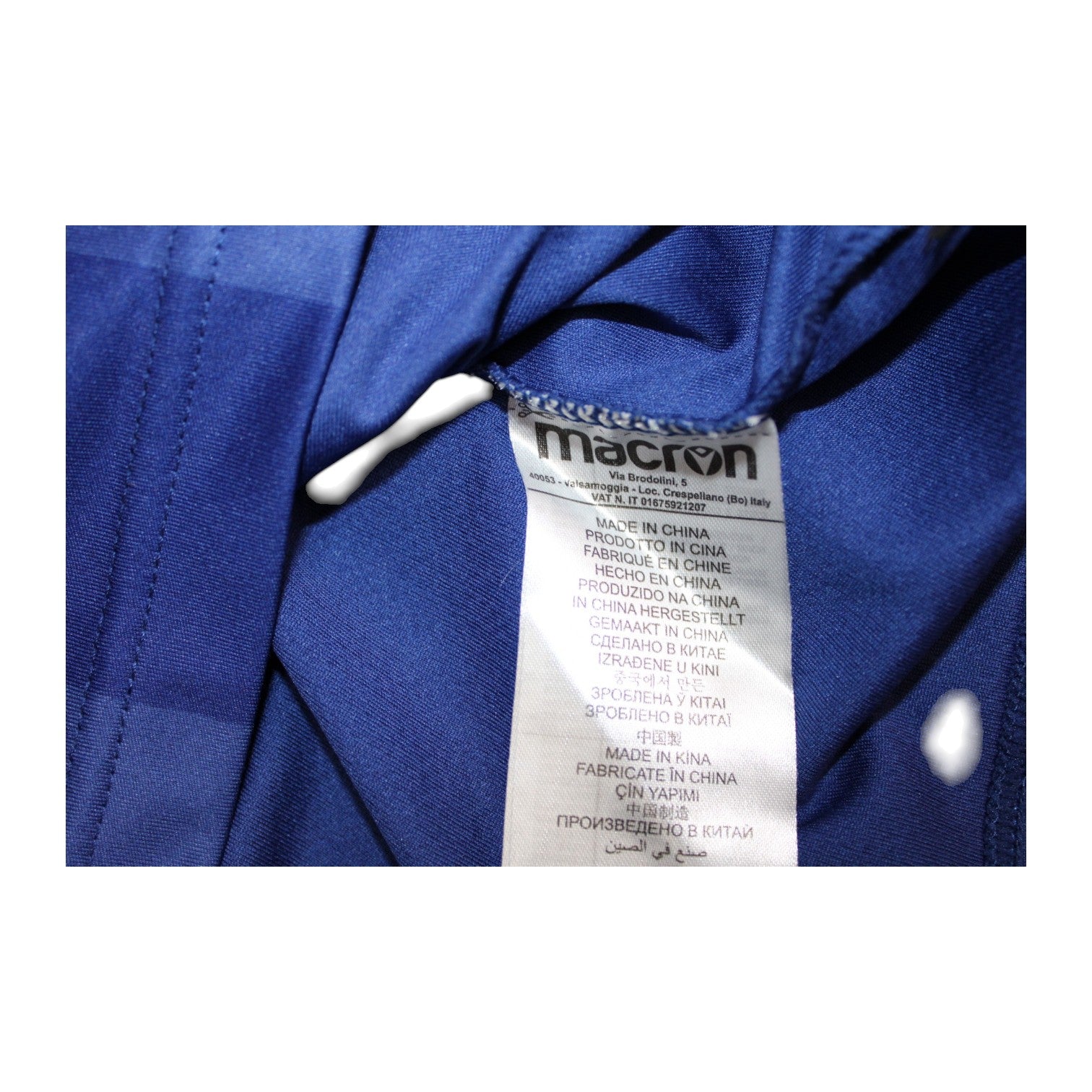 Etichetta prodotto maglia Hellas Verona Home 2019-20 Store – Macron Made in China – Via Brodolini Crespellano Bologna – tessuto blu microforato