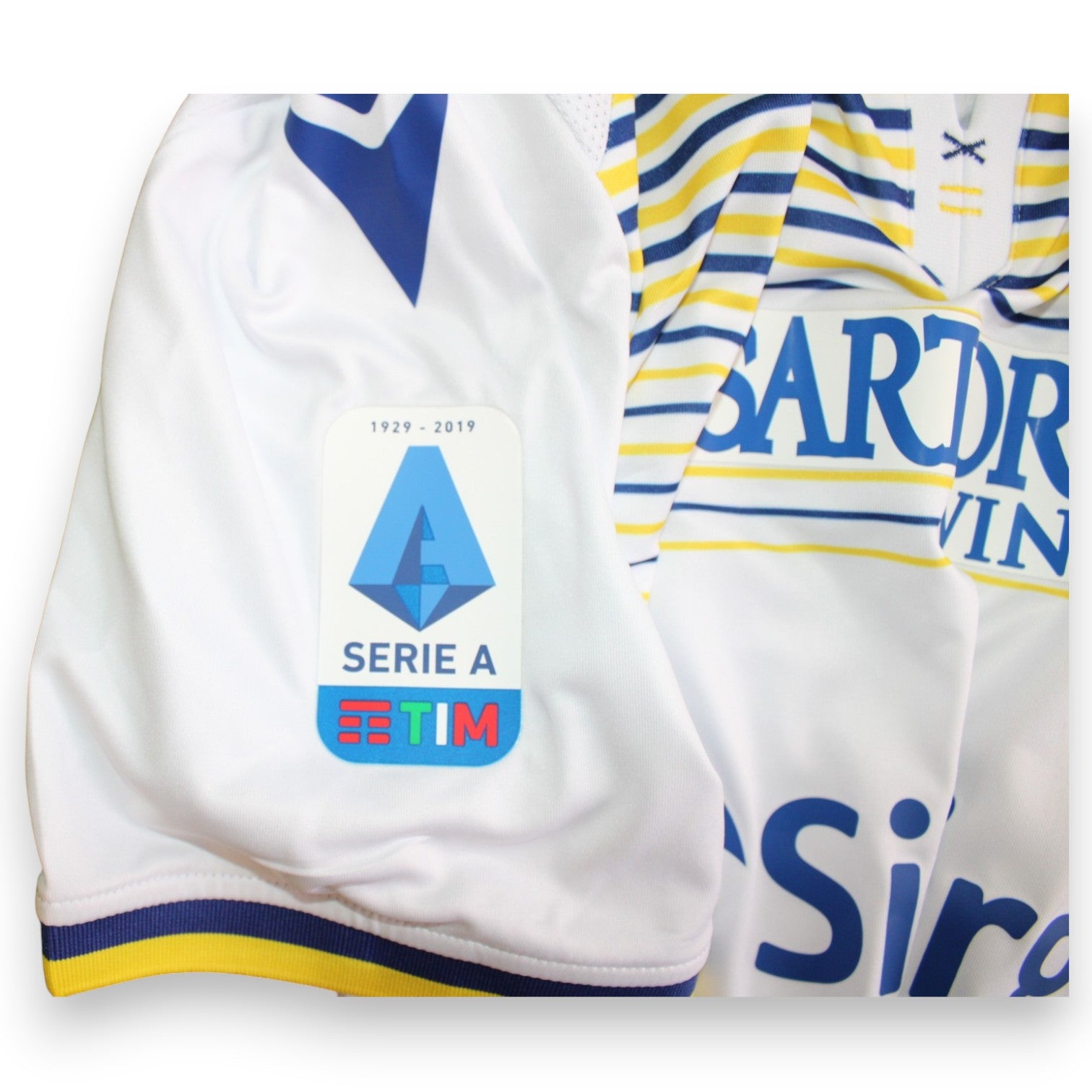 Dettaglio patch Serie A Tim e finiture tecniche Macron maglia Hellas Verona 2019-20 Player Issued Matteo Pessina