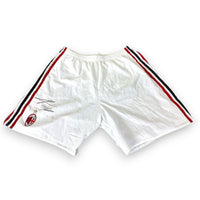Pantaloncini autografati Krzysztof Piatek AC Milan 2019-20 – Adidas Adizero bianchi tre strisce rossonere – stemma ACM 1899 stella dorata – autografo originale pennarello grigio – taglia L – condizioni Excellent