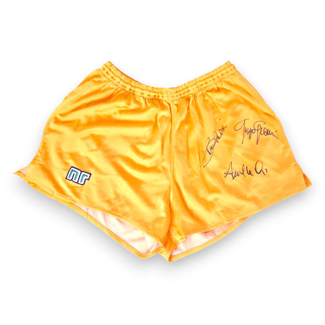 Pantaloncini vintage gialli NR autografati Ancelotti Graziani Bruno Conti – taglia VI Made in Italy – 3 autografi originali pennarello blu – COA Associazione Autografia incluso – condizioni Excellent