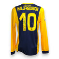 Retro maglia Hellas Verona 2014-15 numero 10 Emil Hallfreðsson autografata pennarello verde – scritta millenovecentotre sotto il colletto – Serie A TIM