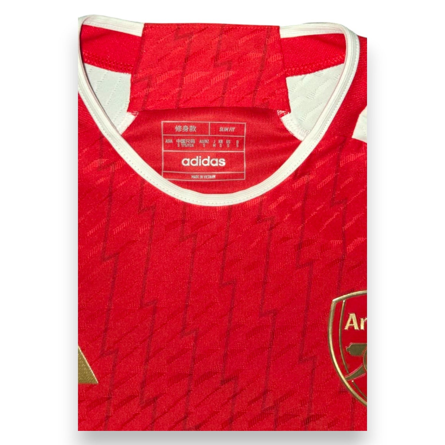 Etichetta interna Adidas maglia Arsenal Home 2023-24 – Slim Fit – taglia S – Made in Vietnam