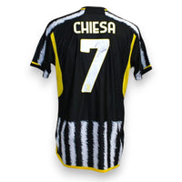 Retro maglia Juventus Home 2023-24 Federico Chiesa numero 7 autografata originale – autografo su numero 7 – COA Associazione Autografia incluso