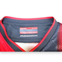 Etichetta interna Macron MPerformanceSystem maglia Bologna Home 2022-23 – taglia M – scritta Lo Squadrone Che Tremare Il Mondo Fa