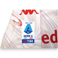 Dettaglio patch Serie A TIM 2023-2024 maglia Fiorentina Fourth Kit – maglia autografata Beltrán N.9 Kappa Store