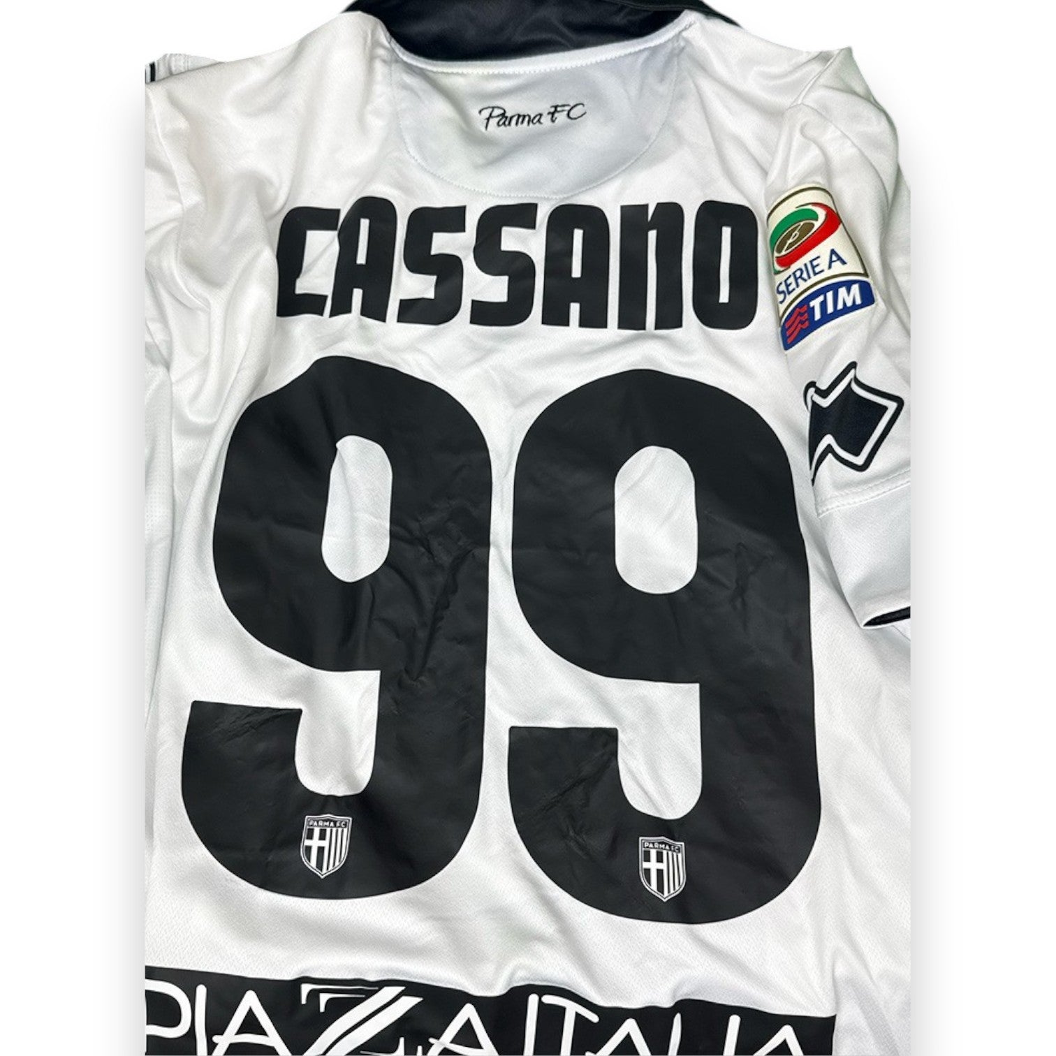 Dettaglio retro maglia Parma 2014-15 nameset CASSANO numero 99 – patch Serie A TIM manicotto destro – sponsor Piazza Italia