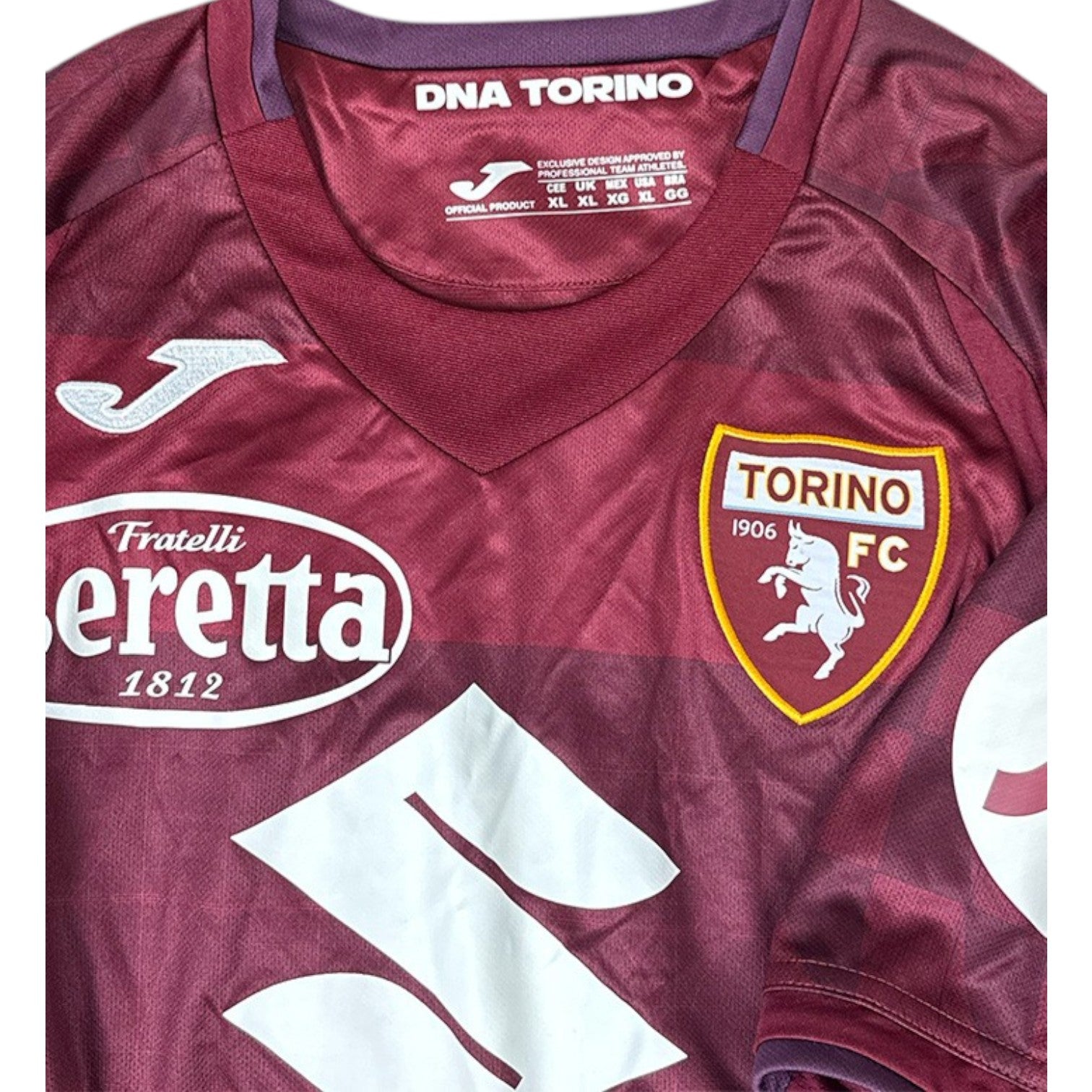 Dettaglio fronte maglia Torino FC 2024-25 Match Worn – stemma Torino FC 1906 – Fratelli Beretta – Joma – taglia XL