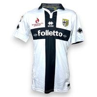 Fronte maglia Parma Home 2014-15 Store Erreà – sponsor Folletto Vorwerk – Energyti Group – stemma Parma FC – patch Serie A TIM