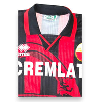 Dettaglio collo ed etichetta Erreà maglia Lucchese 1996-97 Player Issued – taglia XXL – badge A.S. Lucchese originale