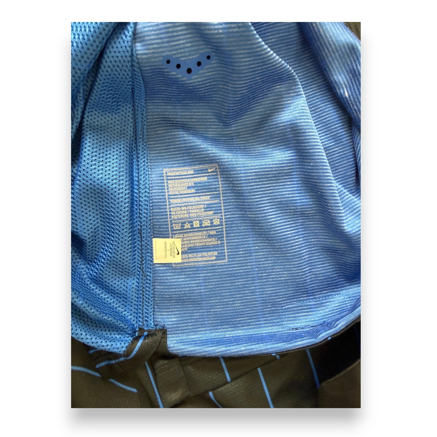 Etichetta interna maglia Inter Home 2014-15 Nike Dri-Fit – Player Issued Osvaldo – Made in Thailand – 100% poliestere riciclato