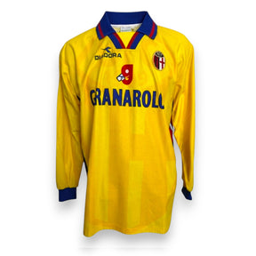 Fronte maglia Bologna Away 1998-99 Player Issued Diadora – sponsor Granarolo – badge BFC 1909 – maniche lunghe gialla