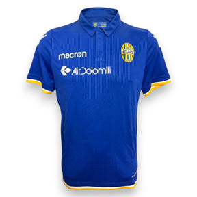 Maglia Hellas Verona Home 2018-19 Macron Air Dolomiti – colletto polo e profili gialloblù – Pazzini Store