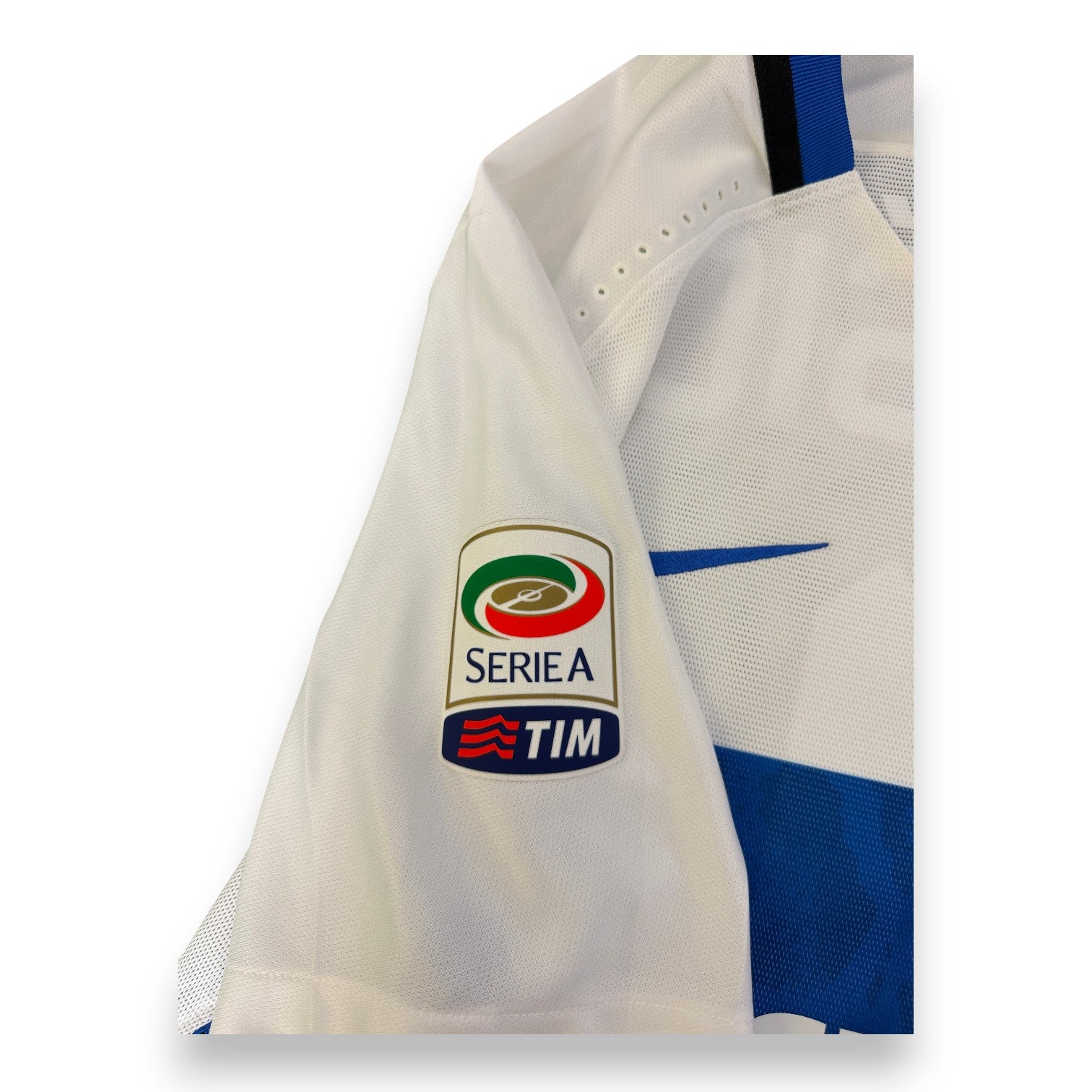 Dettaglio patch ufficiale Serie A TIM maglia FC Internazionale Away 2015-16 Player Issued Ivan Perišić – Nike
