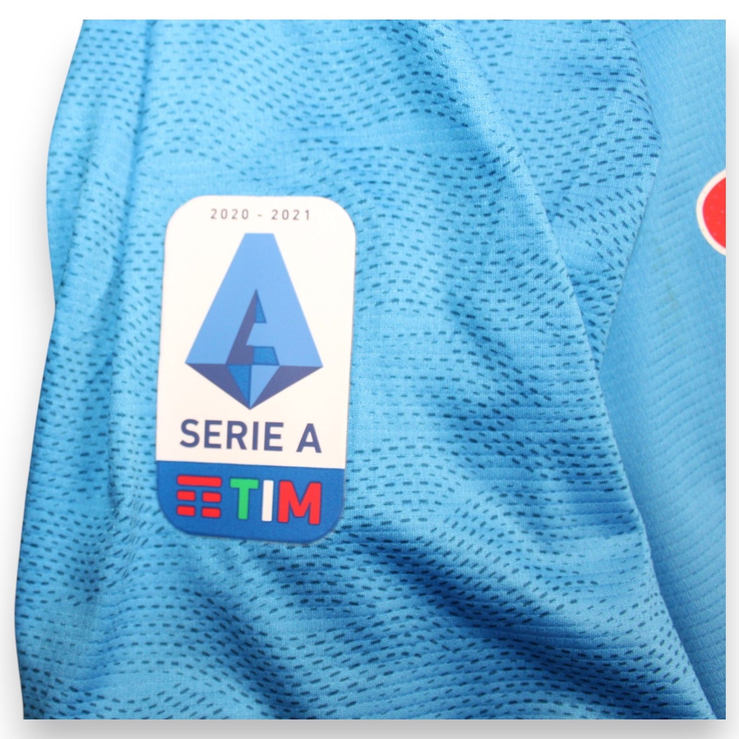 Dettaglio patch Serie A TIM 2020-2021 manica destra – maglia SSC Napoli Home Petagna Player Issued N.37