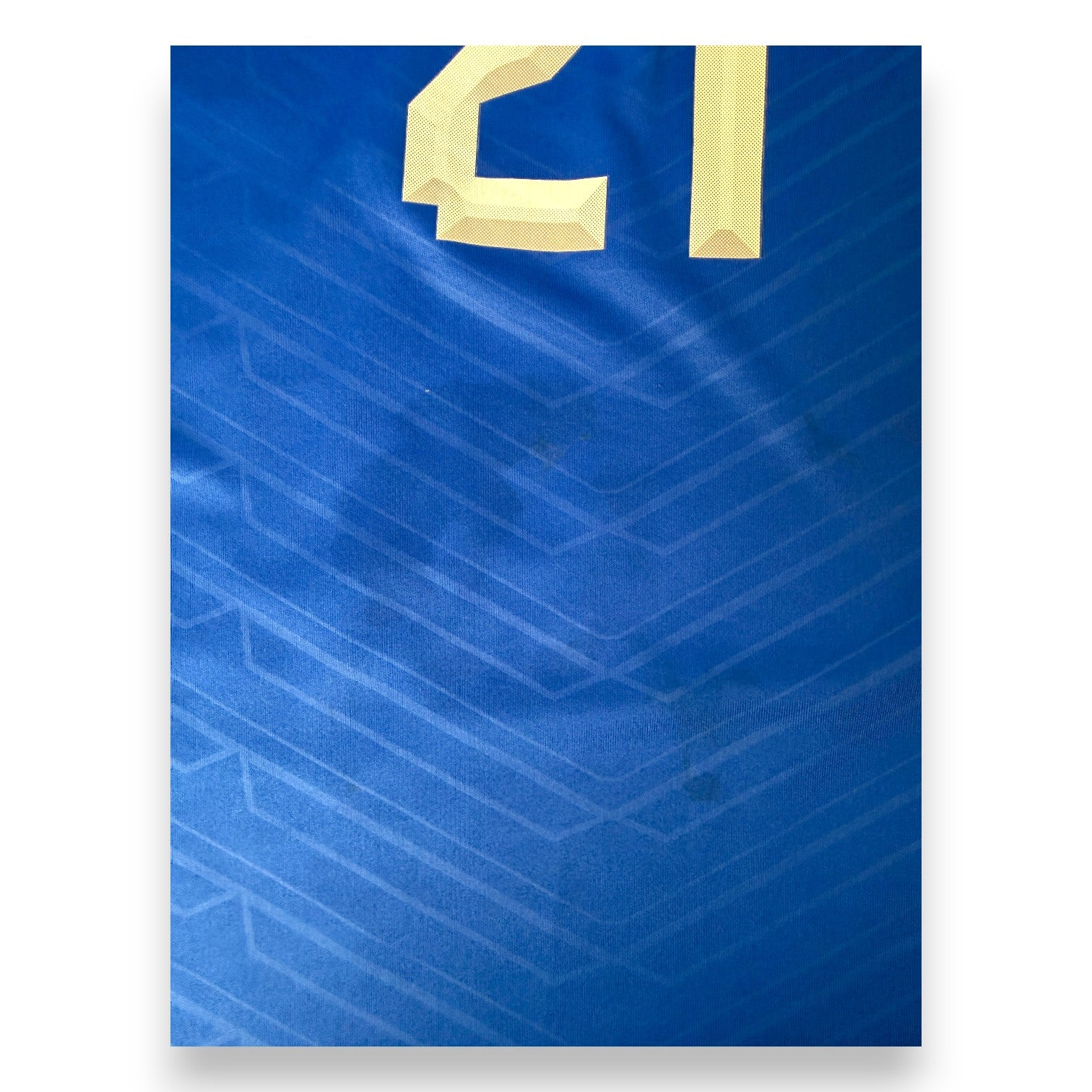 Dettaglio tessuto maglia Italia 2010-11 Pirlo – piccole macchie da conservazione – numero 21