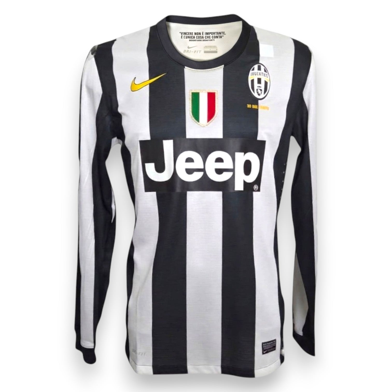 Fronte maglia Juventus Home 2014-15 Paul Pogba Player Issued N.6 – Nike Dri-Fit – sponsor Jeep – patch tricolore Campioni d'Italia