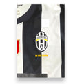 Dettaglio fronte maglia Juventus Home 2014-15 Player Issued – stemma Juventus e scritta "30 Sul Campo" – Nike Dri-Fit