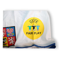 Dettaglio patch UEFA Fair Play maglia Repubblica Ceca 2011-12 Player Issued Rajtoral – cerchio giallo – stemma FAČR – fornitura gara ufficiale